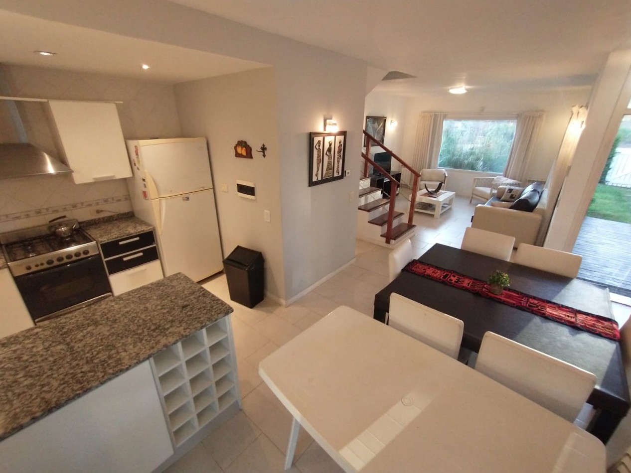 TRIPLEX EN ALQUILER ANUAL