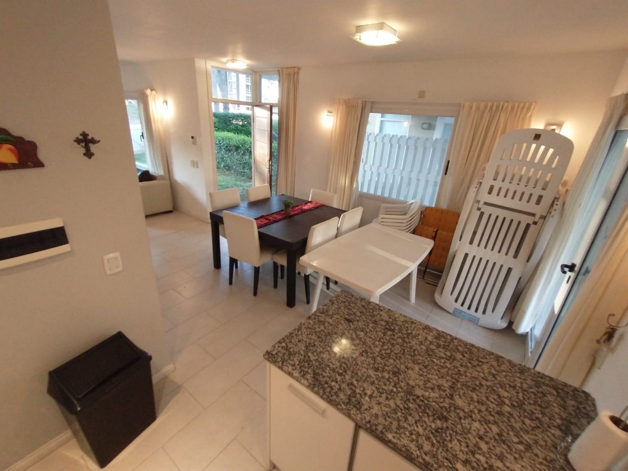 TRIPLEX EN ALQUILER ANUAL