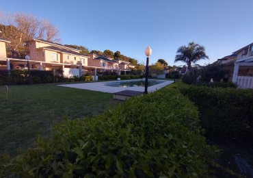 TRIPLEX EN ALQUILER ANUAL